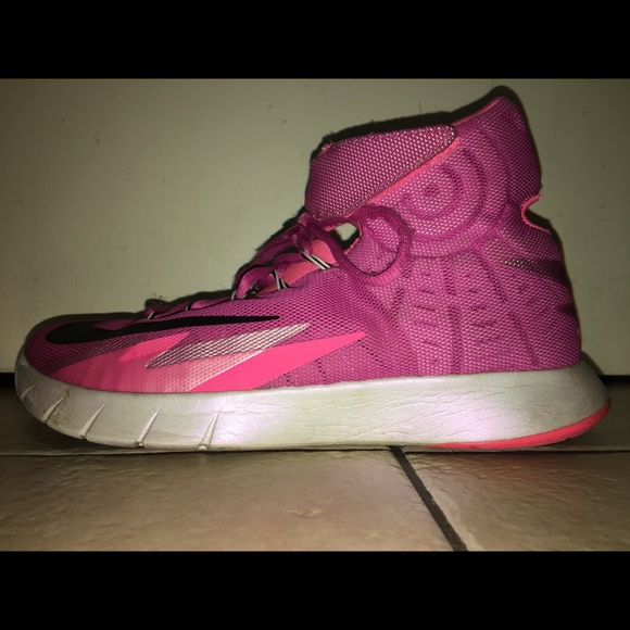 kyrie irving breast cancer shoes